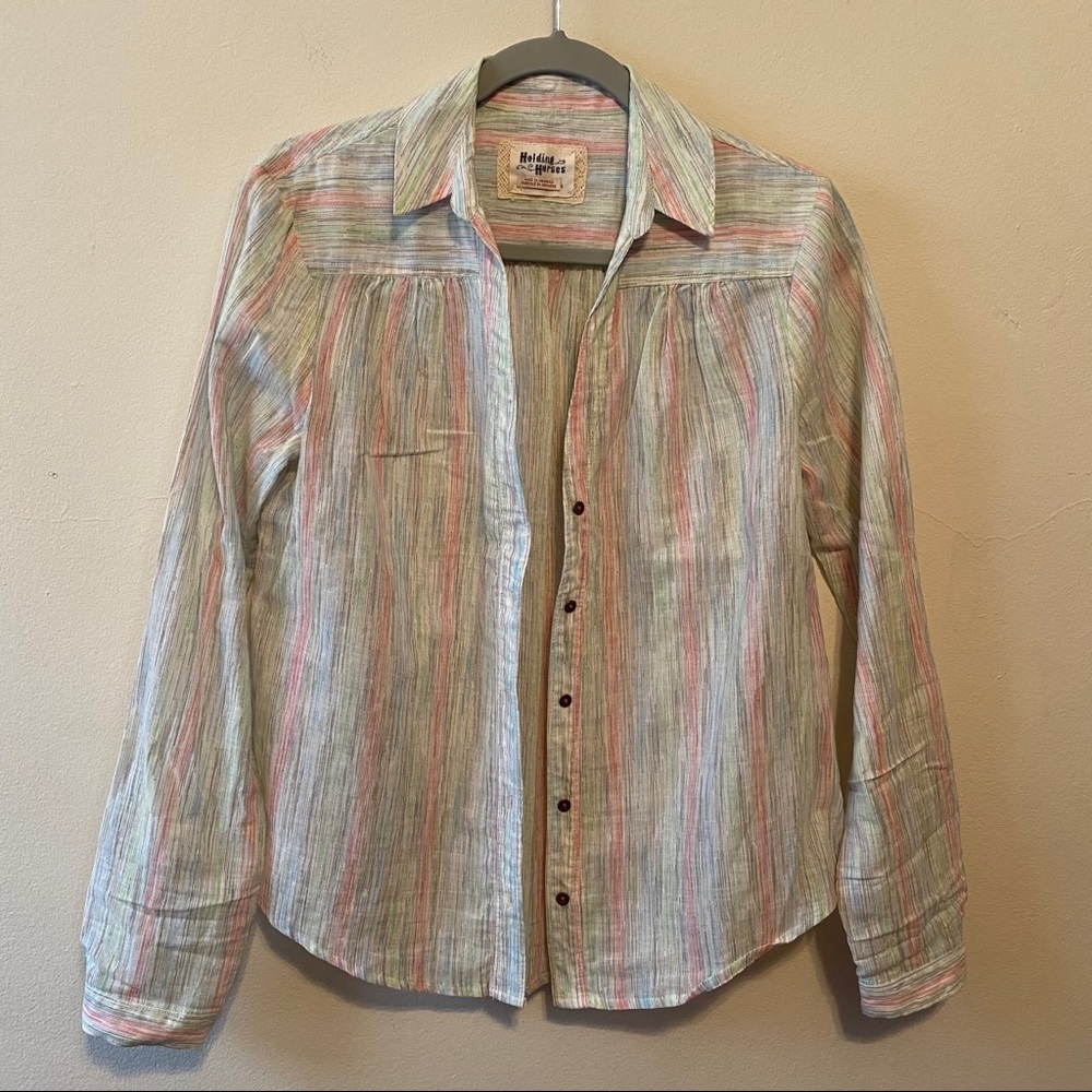 EUC HOLDING HORSES Anthropologie Button Up Top size 6